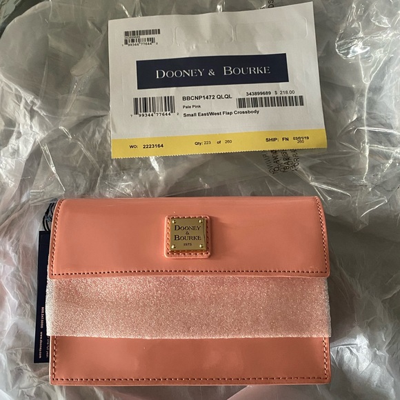 Dooney & Burke Small East/West crossbody 💝 - Picture 2 of 8
